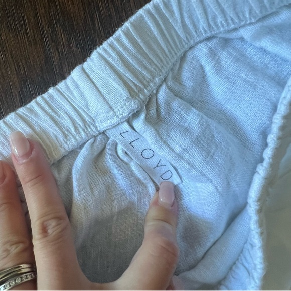 White Linen shorts size XS or 0 by Lloyd - Picture 3 of 3